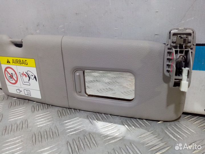 Б/У Козырек солнцезащитный правый#001