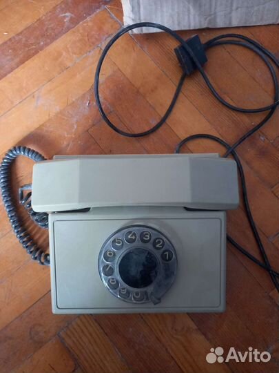 Старый стационарный телефон