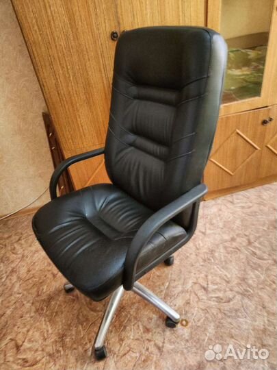 Офисное кресло руководителя бу кожаное