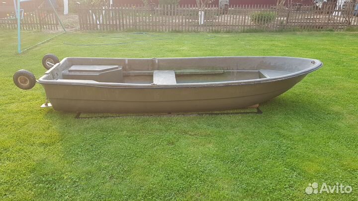 Продаю моторную лодку