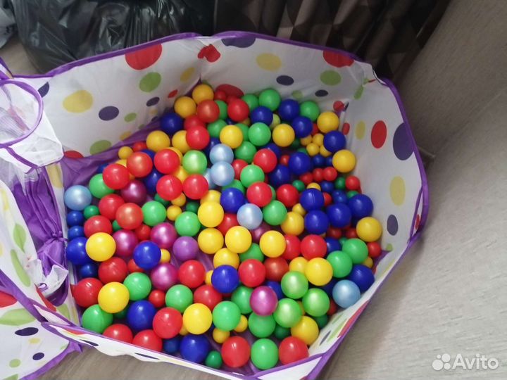 Сухой бассейн с шариками