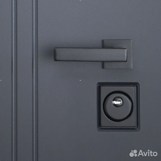 Дверь входная серая металлическая