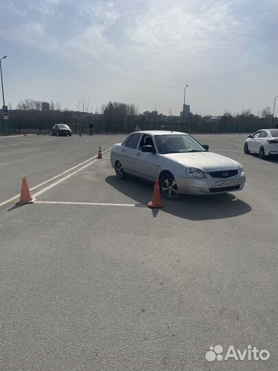 Инструктор по вождению(приора)