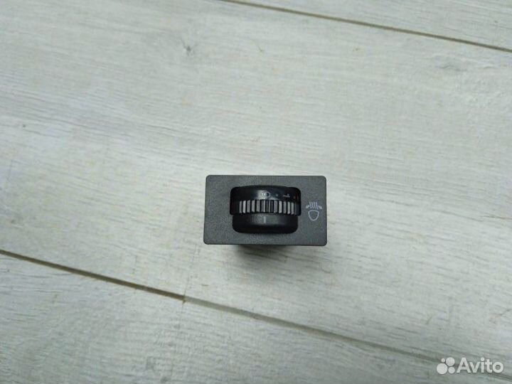 Кнопка регулировка фар Toyota Avensis универсал