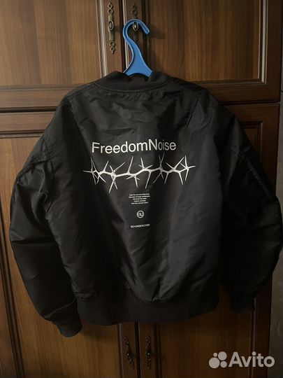 Бомбер gu undercover freedomnoise