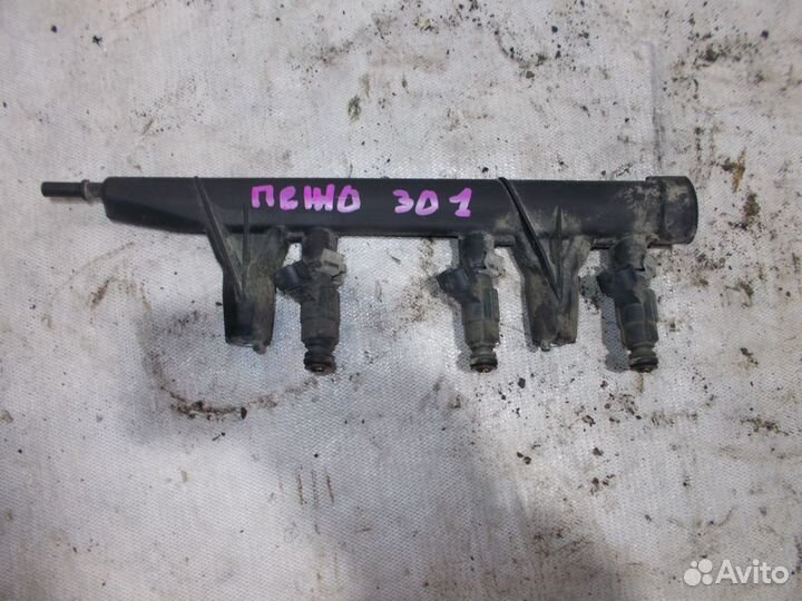 Рампа форсунка топливная Peugeot 301 1.2 10b210