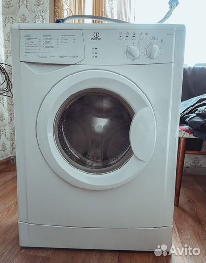 Узкая стиральная машина Indesit