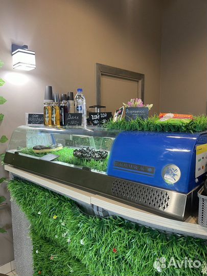 Холодильная витрина для десертов бу