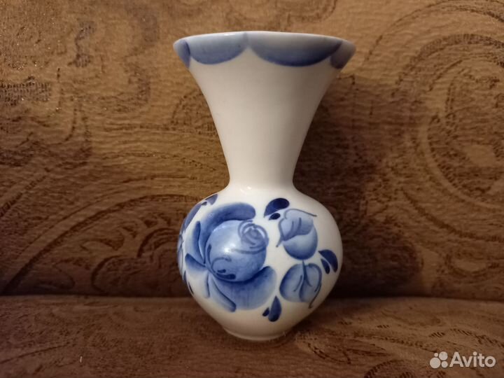 Заварочный чайник и вазочка