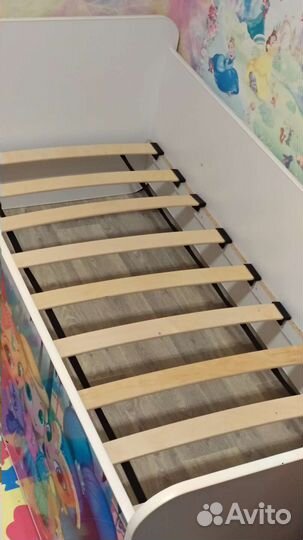 Детская кровать для девочки с бортиком