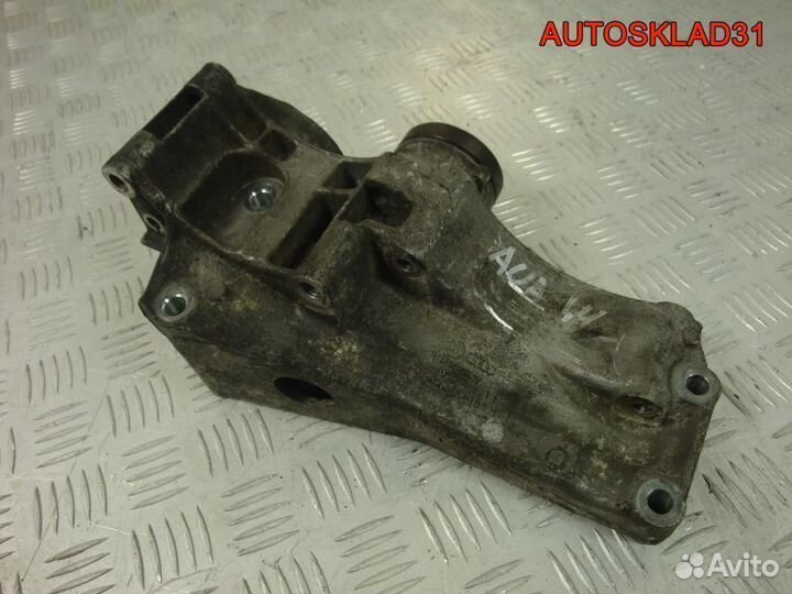 Кронштейн генератора Volkswagen Polo 032145169M