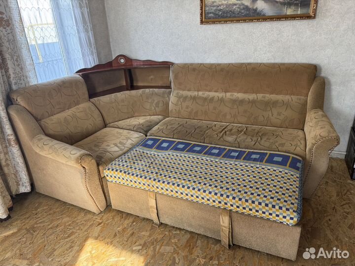 Продам угловой диван б/у