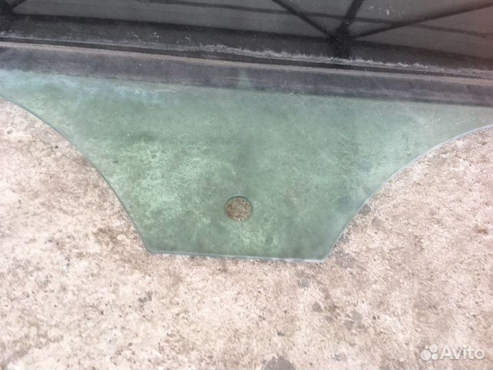 Стекло задней правой двери Mercedes W203 (3428)