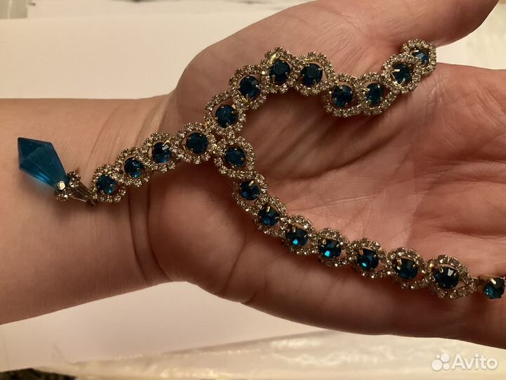 Комплекты: серьги и колье