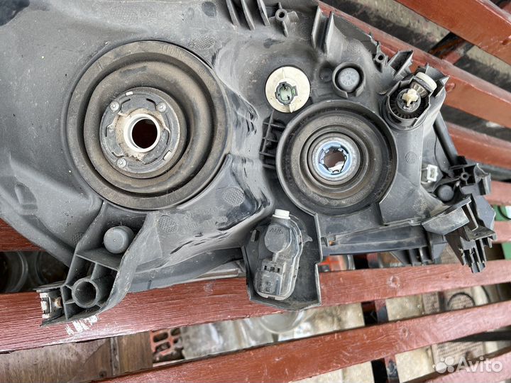 Фара от toyota Аурис 2010г