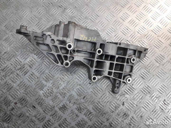 Кронштейн генератора Volkswagen Passat