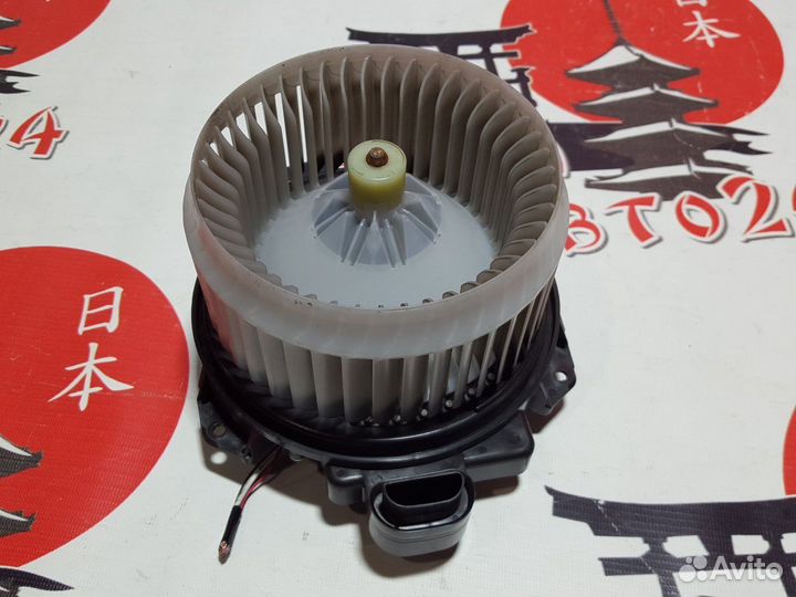 Вентилятор печки Toyota Vitz NCP91 1NZ-FE 2007