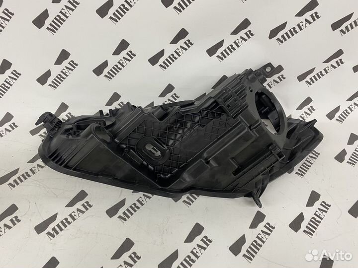 Правый корпус фары Jaguar XE 2015-2019 Xenon