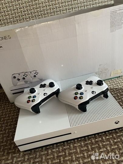 Xbox One s 2 геймпада 1tb