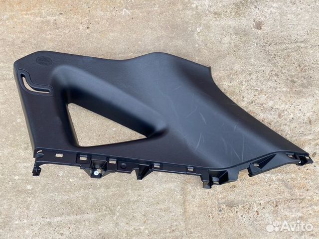 Обшивка багажника задняя правая Toyota Harrier