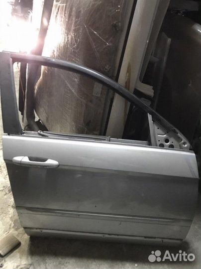 Дверь передняя правая Chrysler Pacifica I