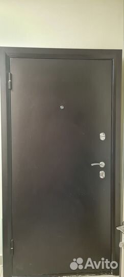 Дверь входная металлическая от застройщика
