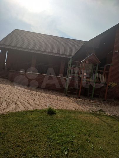 Дом 1300 м² на участке 3,9 га