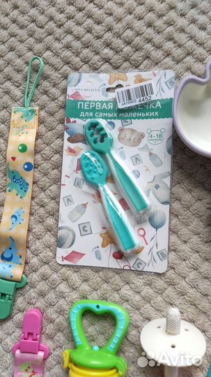 Нагрудник, тарелка, ложки для кормления