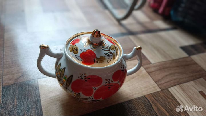 Молочник и сахарница (Алые маки )