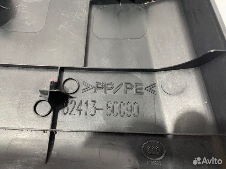 Обшивка стойки нижняя правая Toyota Land Cruiser