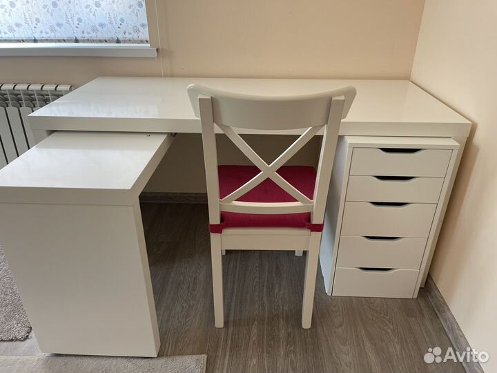 Письменный стол IKEA мальм