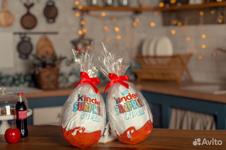 Огромный киндер сюрприз