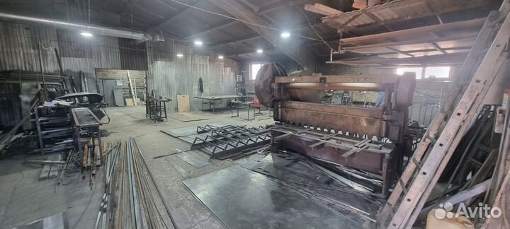 Слесарь сборщик металлических дверей