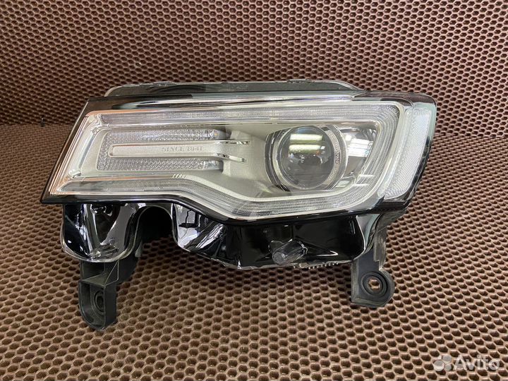 Фара на Jeep Grand Cherokee хром левая передняя