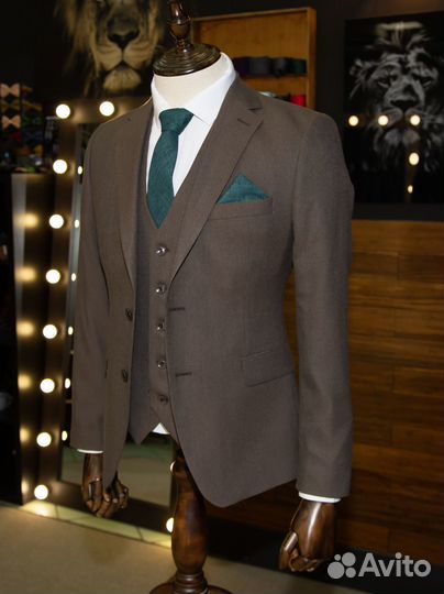Мужской классический костюм тройка