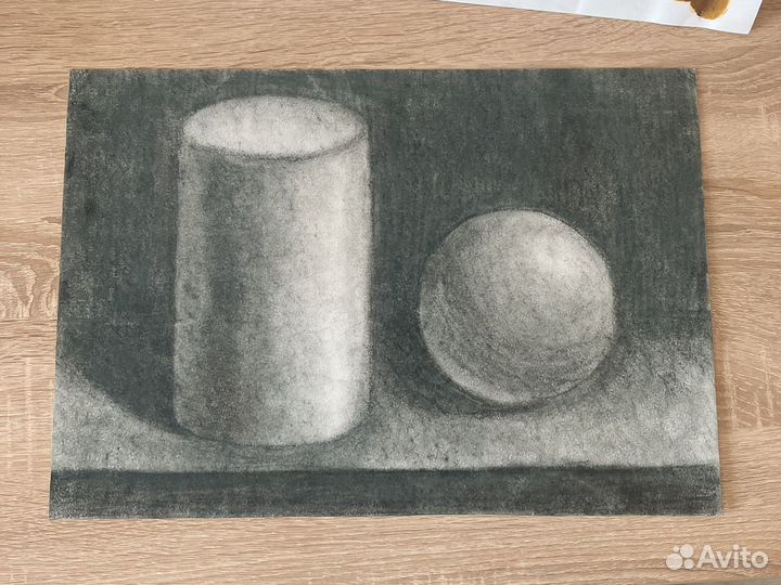 Рисунок: цилиндр и шар в разных цветах