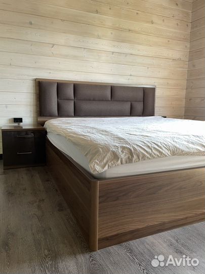 Кровать двухспальная без матраса