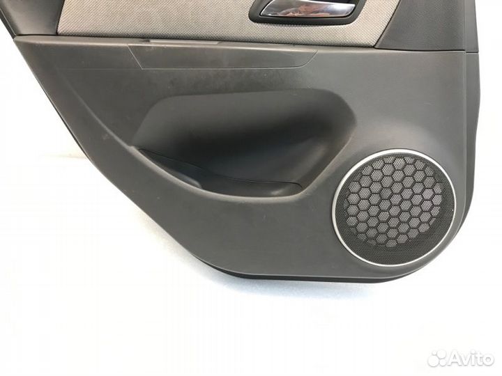 Обшивка двери задняя левая Chevrolet Cruze седан