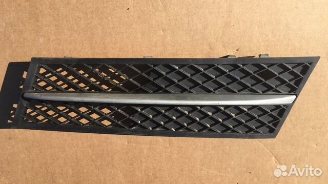 Решетка в бампер (полузакрытая) BMW F10, F11