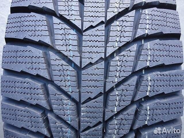 Triangle PL01 235/40 R18