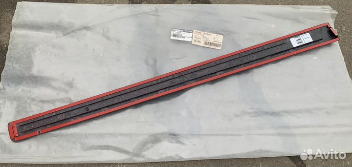 Молдинг передней правой двери Datsun Mi-Do