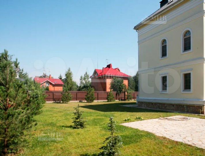 Дом 650 м² на участке 15 сот.