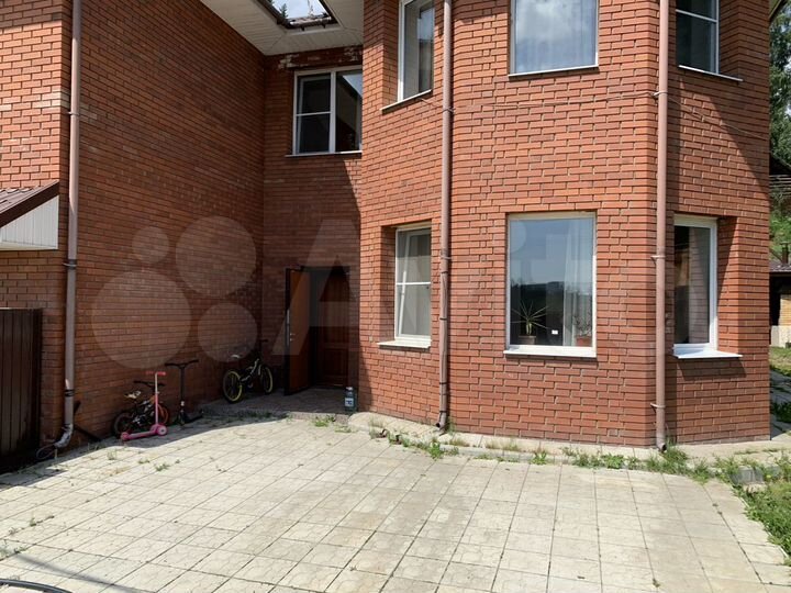 Коттедж 312 м² на участке 15 сот.