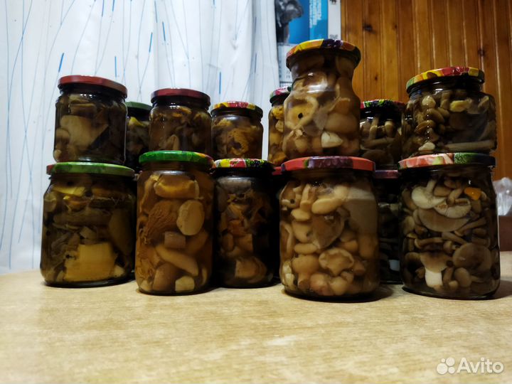 Грибы маринованные