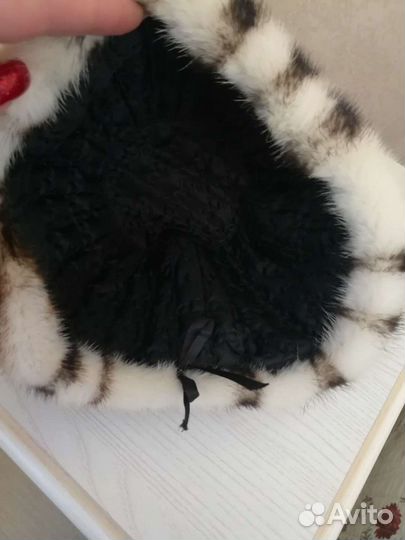 Шапка норковая. Очень стильная и теплая, украшена