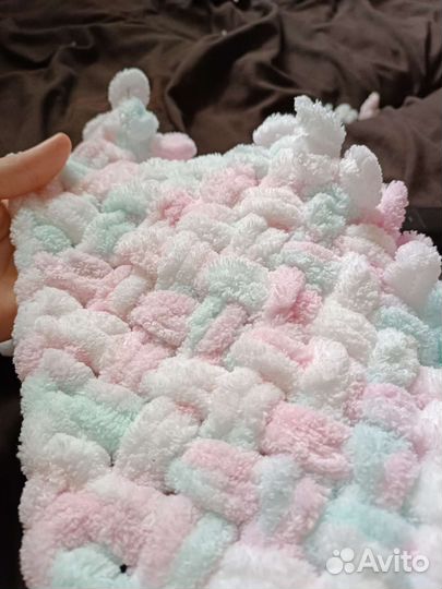 Плюшевый вязанный плед ручной работы