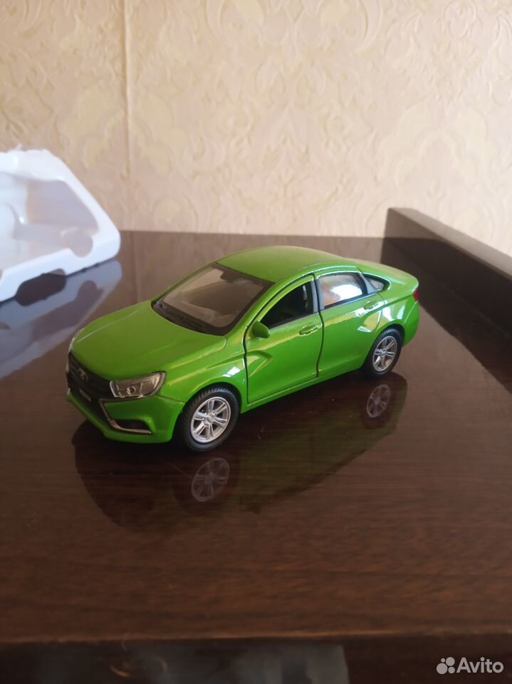 Модель автомобиля welly LADA vesta 1:24