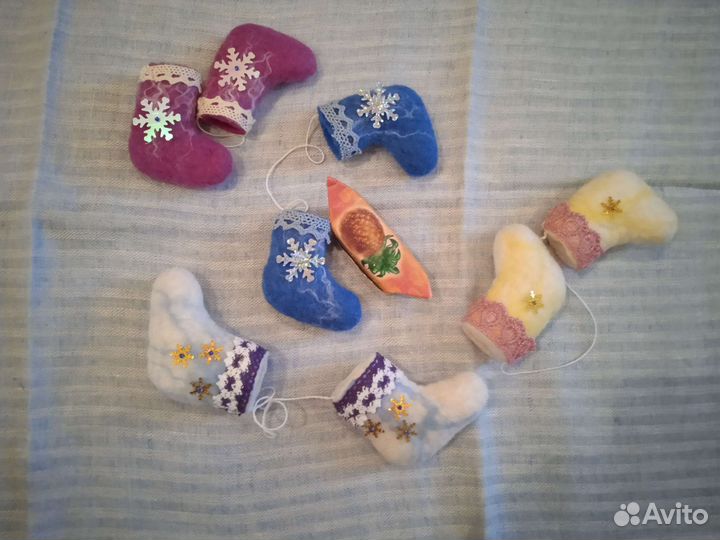 Сувенирные валяные мини валенки и варежки