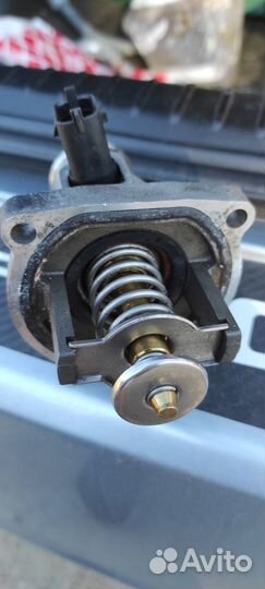 Термостат Опель,Шевроле Круз, Авео Б/у