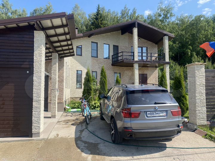 Коттедж 296 м² на участке 13 сот.